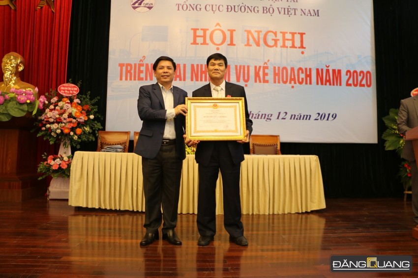 17-bo-truong-bo-gtvt-nguyen-van-the-tong-cuc-dbvn-da-dap-ung-duoc-nhu-cau-cua-nguoi-dan-trong-linh-vuc-giao-thong-duong-bo--3.jpg